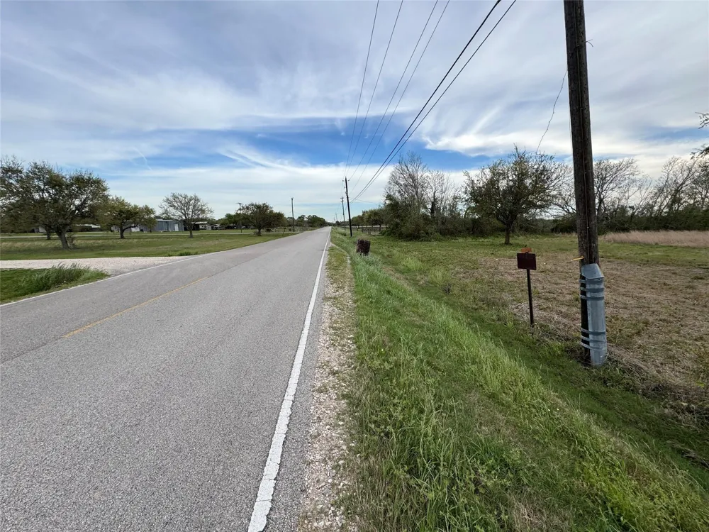 2 County Road 46 Danbury, TX 77534