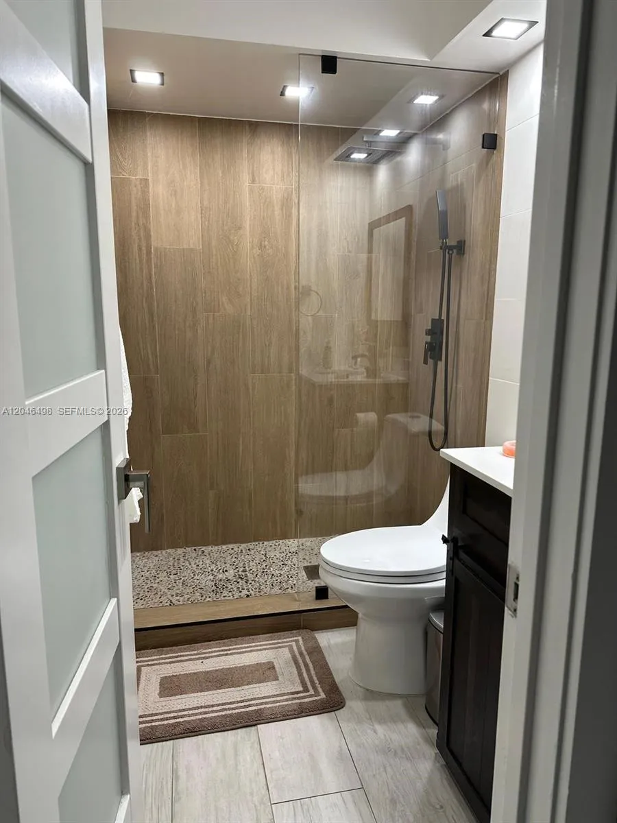 6633 NW 178th Ter Hialeah, FL 33015
