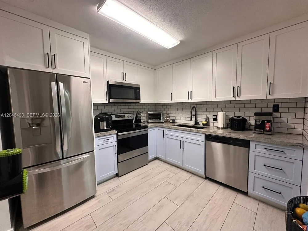 6633 NW 178th Ter Hialeah, FL 33015