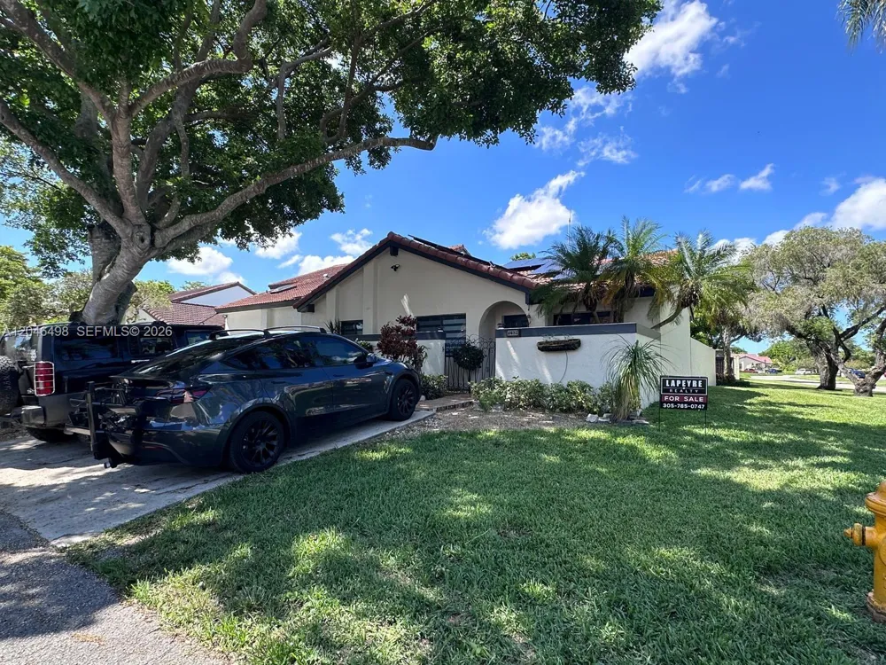6633 NW 178th Ter Hialeah, FL 33015