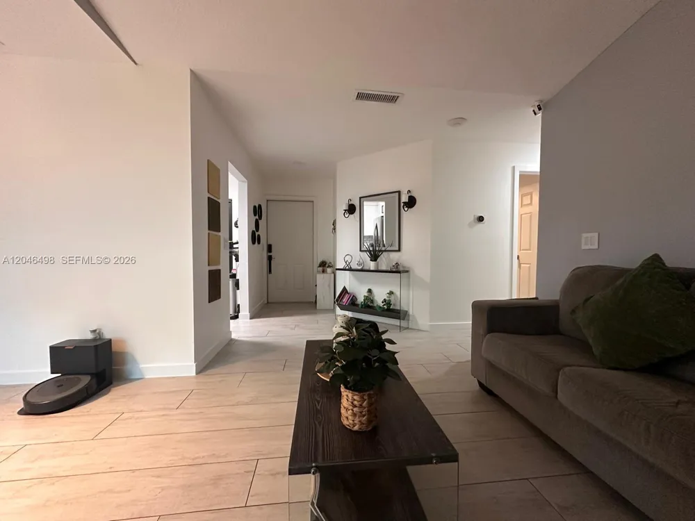 6633 NW 178th Ter Hialeah, FL 33015
