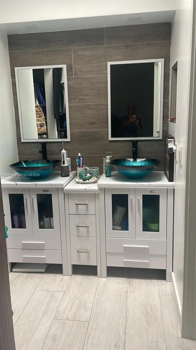 6633 NW 178th Ter Hialeah, FL 33015