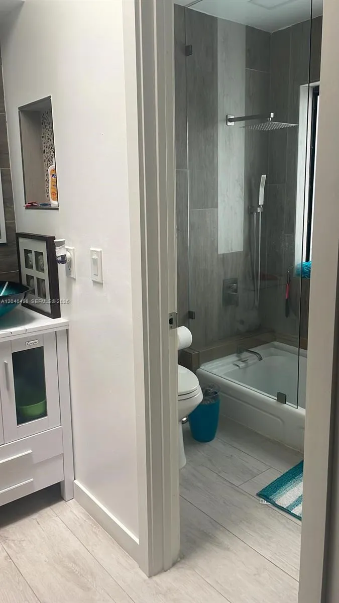 6633 NW 178th Ter Hialeah, FL 33015
