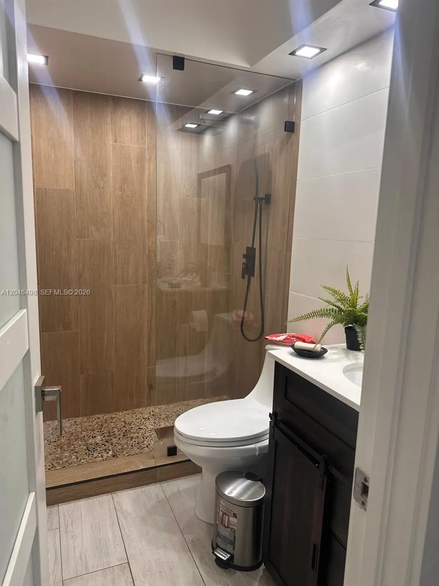 6633 NW 178th Ter Hialeah, FL 33015