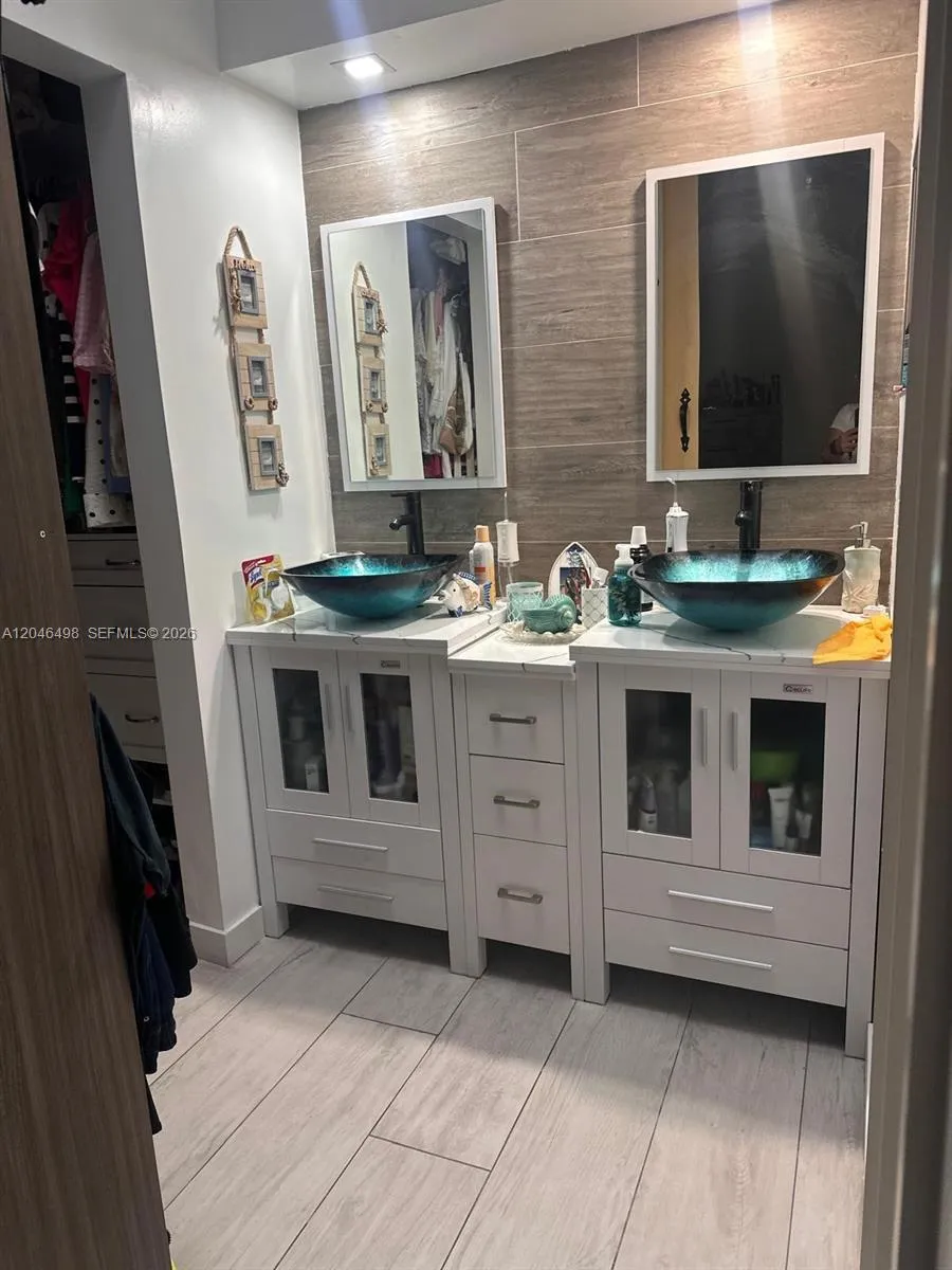 6633 NW 178th Ter Hialeah, FL 33015