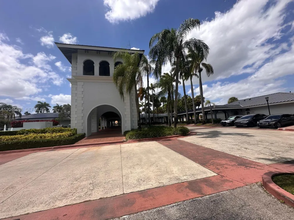 6633 NW 178th Ter Hialeah, FL 33015