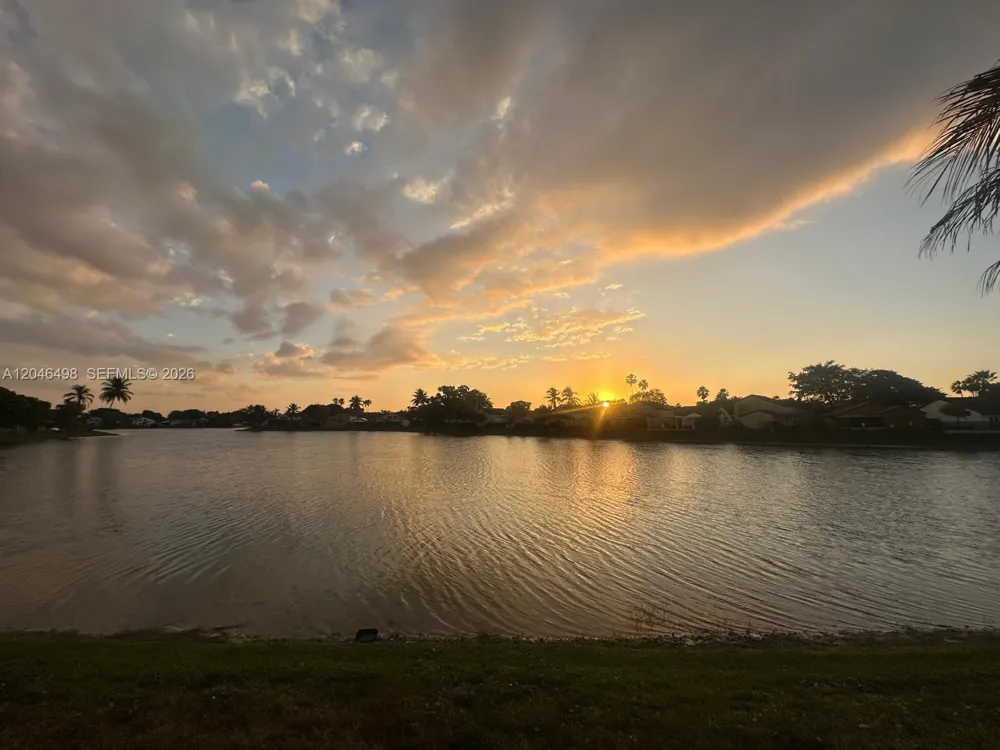 6633 NW 178th Ter Hialeah, FL 33015
