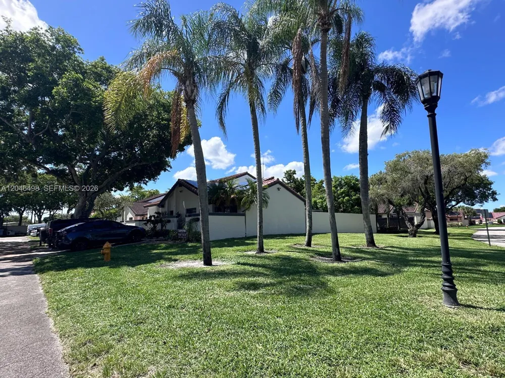 6633 NW 178th Ter Hialeah, FL 33015