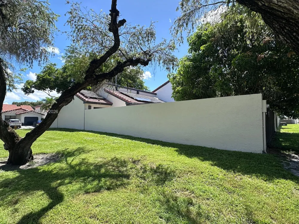 6633 NW 178th Ter Hialeah, FL 33015