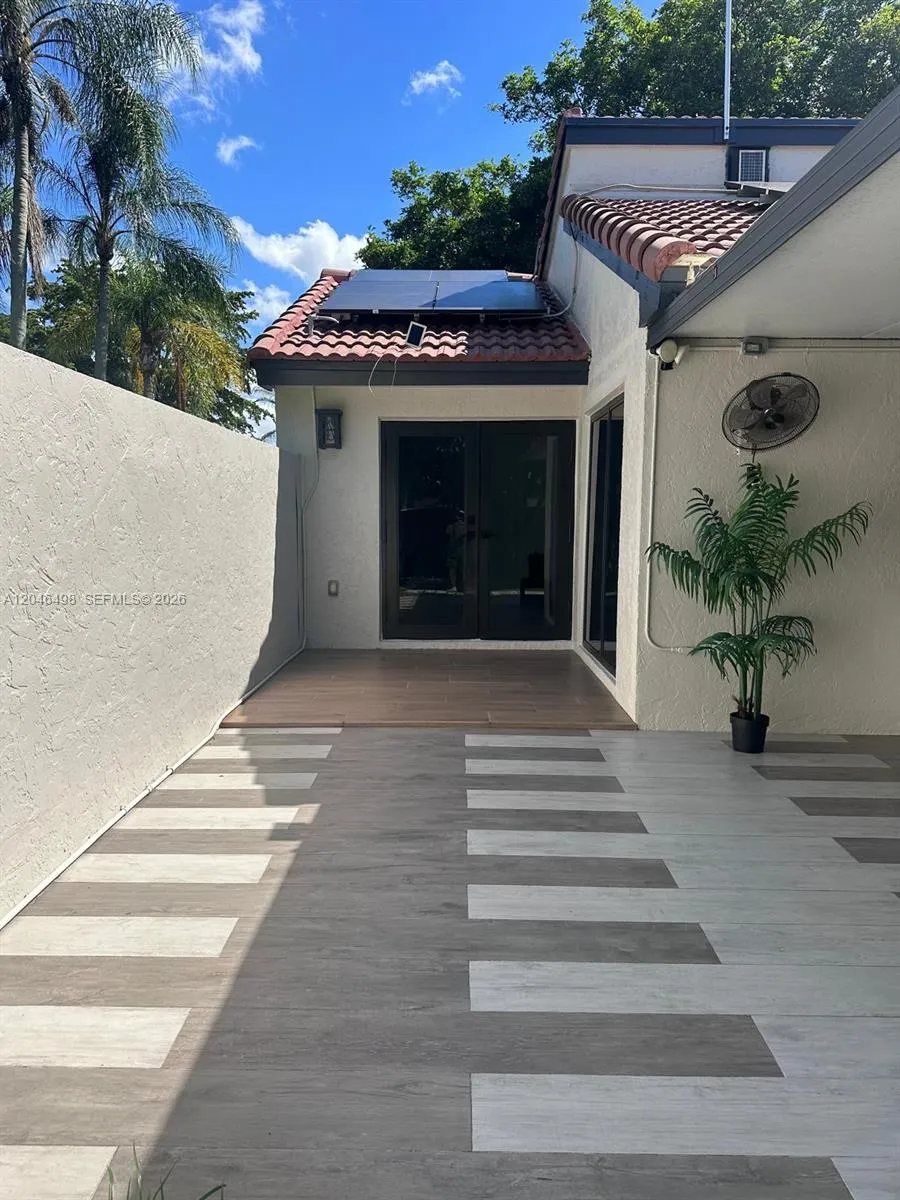 6633 NW 178th Ter Hialeah, FL 33015