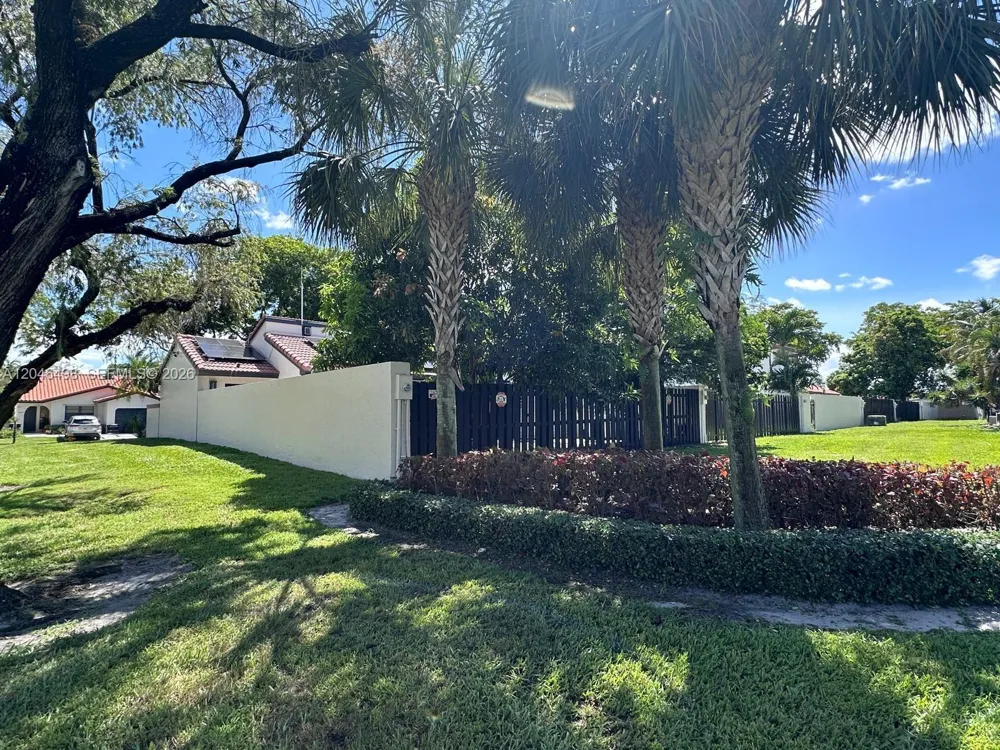 6633 NW 178th Ter Hialeah, FL 33015