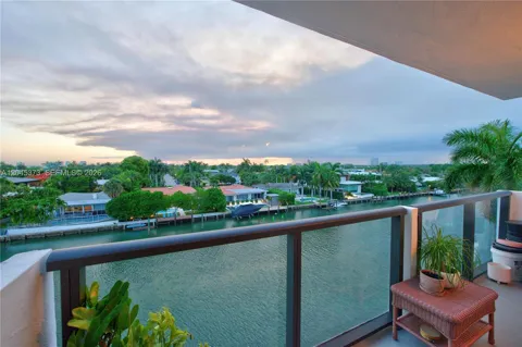 9800 W Bay Harbor Dr #503