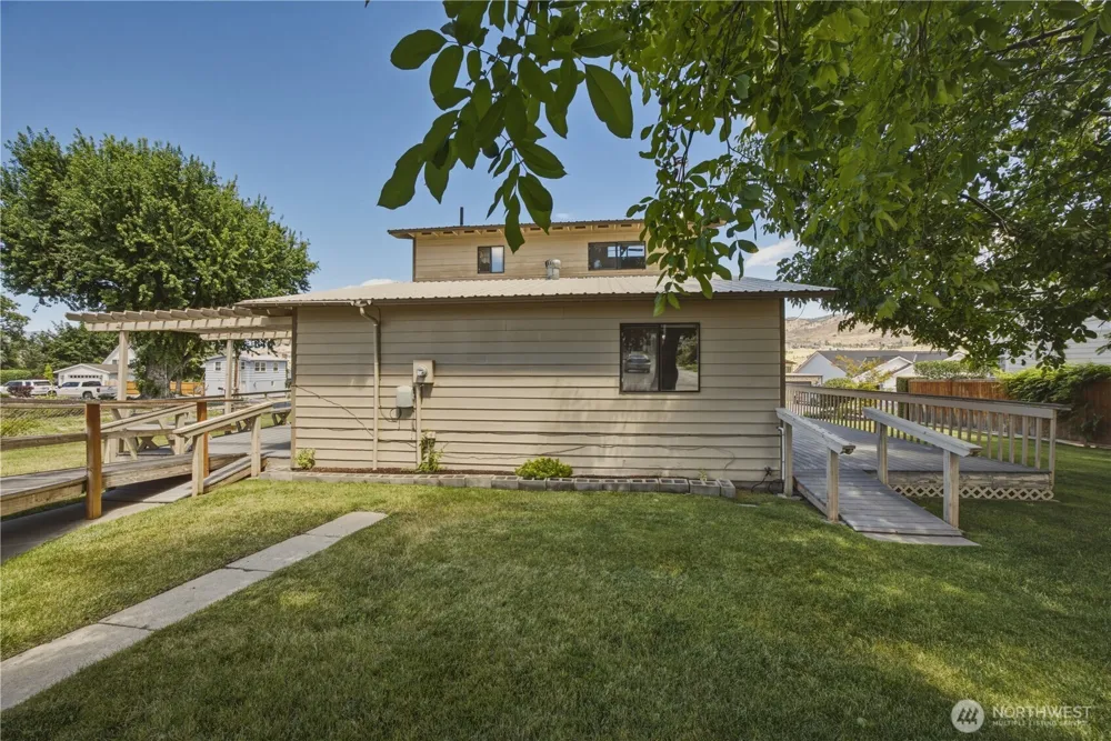 2111 W Terrace Avenue Chelan, WA 98816