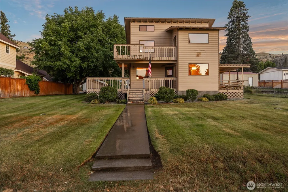 2111 W Terrace Avenue Chelan, WA 98816