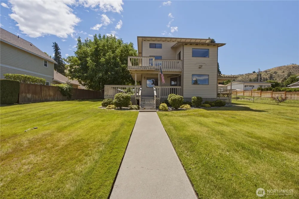 2111 W Terrace Avenue Chelan, WA 98816