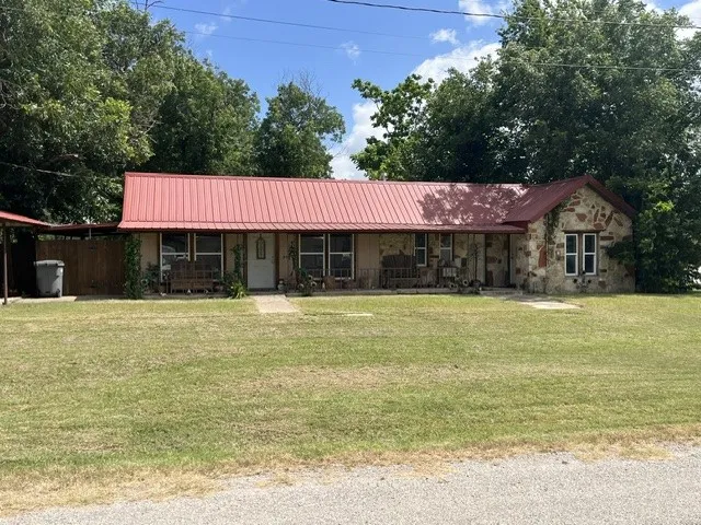 208 E 3rd Street Hico, TX 76457