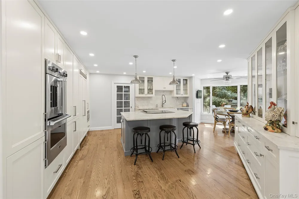 17 Danton Lane Locust Valley, NY 11560