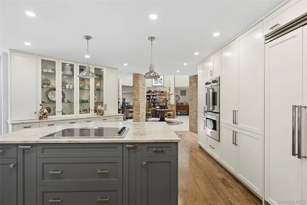 17 Danton Lane Locust Valley, NY 11560