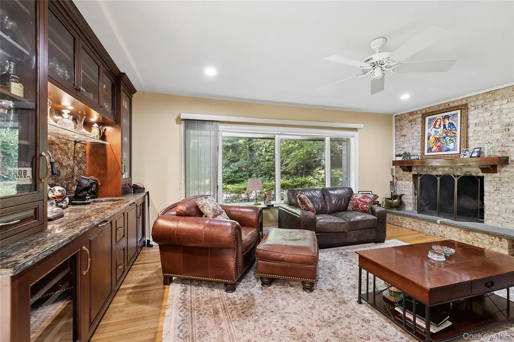 17 Danton Lane Locust Valley, NY 11560