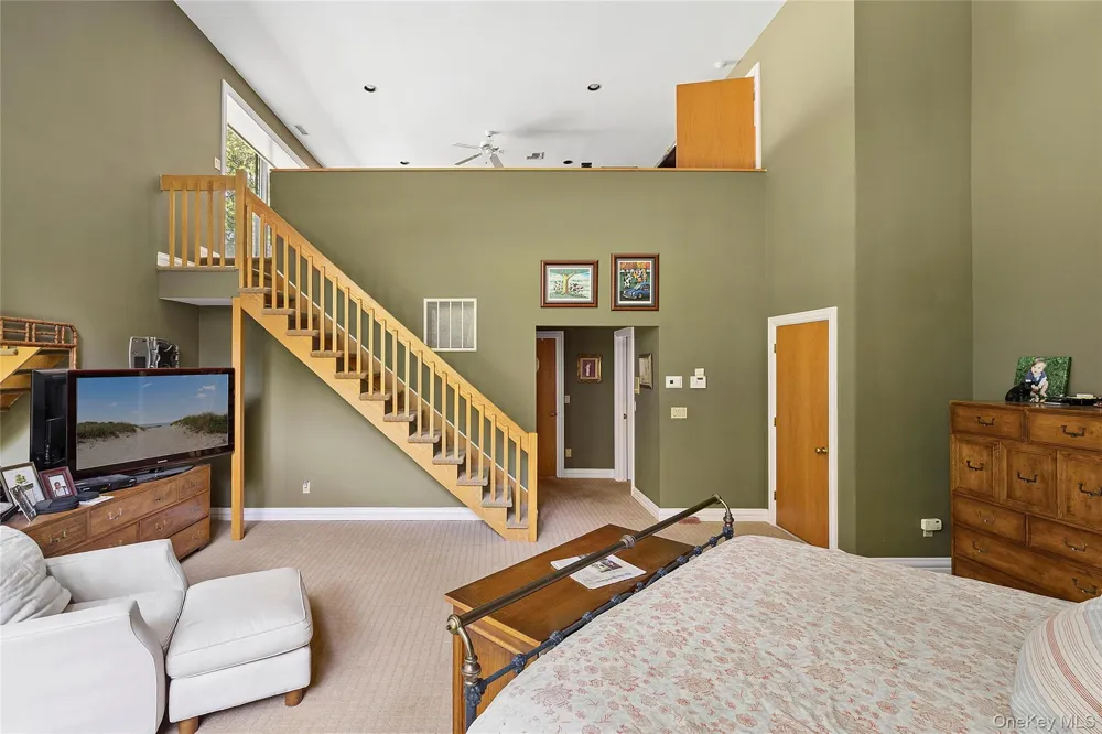 17 Danton Lane Locust Valley, NY 11560