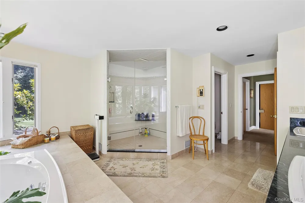 17 Danton Lane Locust Valley, NY 11560