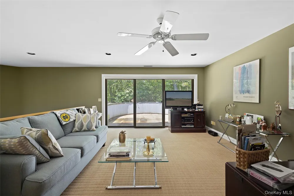 17 Danton Lane Locust Valley, NY 11560