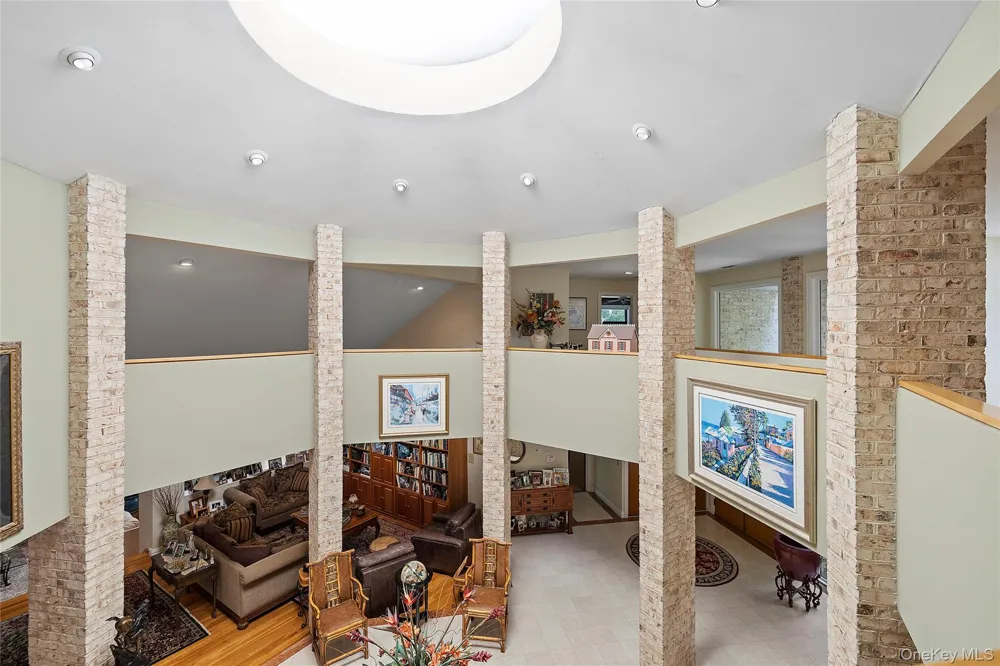 17 Danton Lane Locust Valley, NY 11560