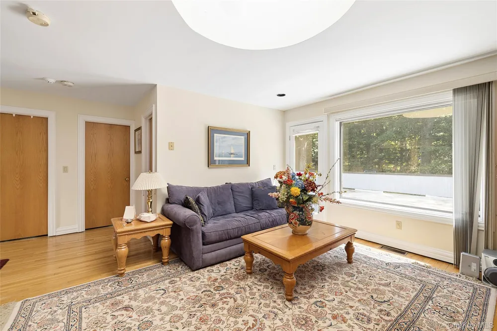 17 Danton Lane Locust Valley, NY 11560
