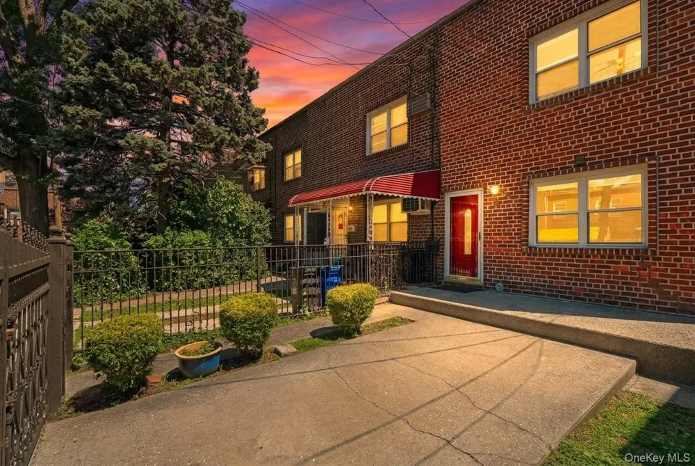 1822 Delancey Place Bronx, NY 10462