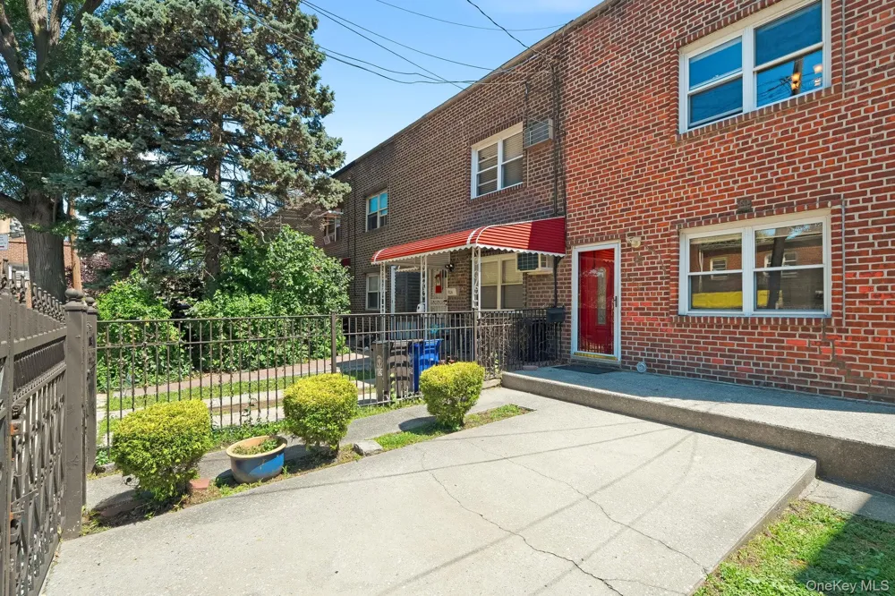 1822 Delancey Place Bronx, NY 10462