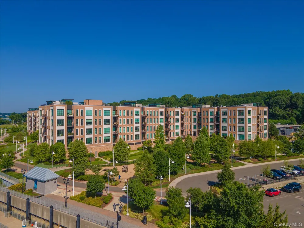 100 Garvies Point Road #1024 Glen Cove, NY 11542