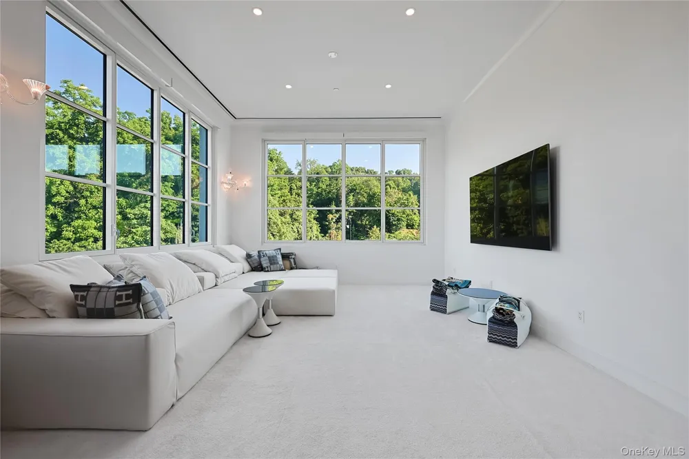 100 Garvies Point Road #1024 Glen Cove, NY 11542