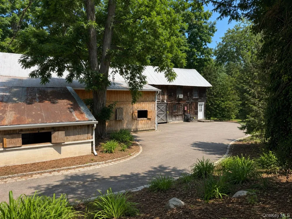 386 Bread And Cheese Hollow Road Northport, NY 11768