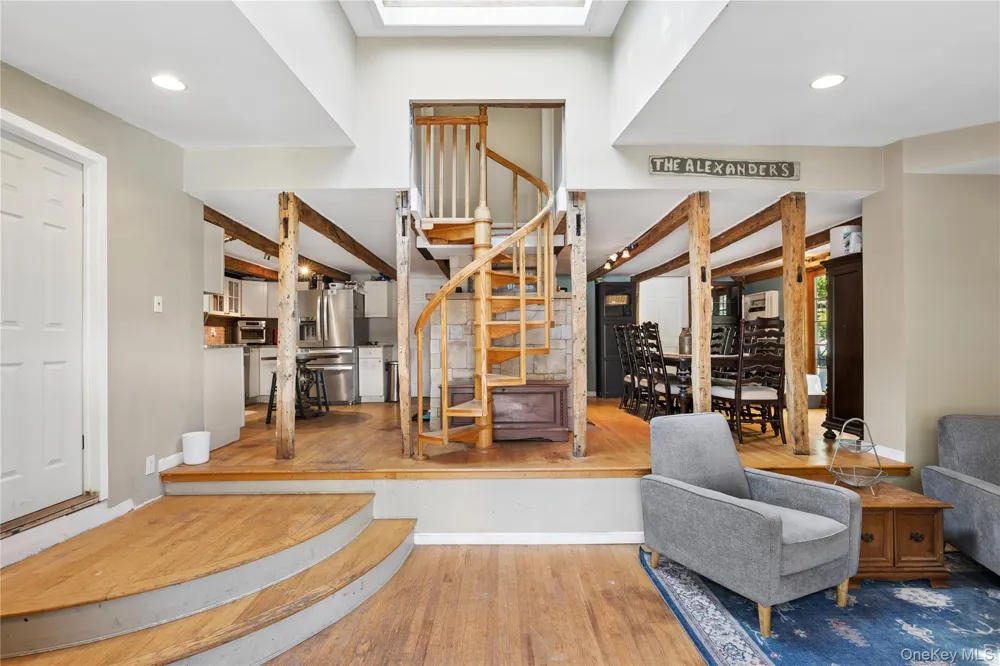 386 Bread And Cheese Hollow Road Northport, NY 11768