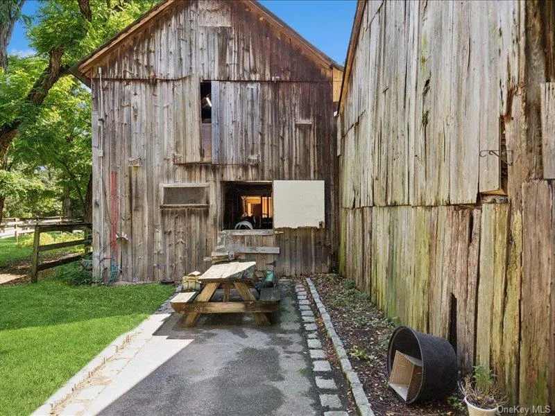 386 Bread And Cheese Hollow Road Northport, NY 11768