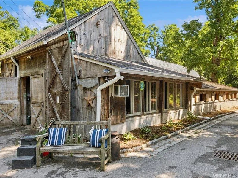 386 Bread And Cheese Hollow Road Northport, NY 11768