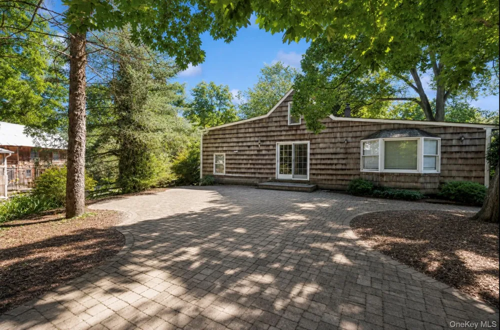 386 Bread And Cheese Hollow Road Northport, NY 11768
