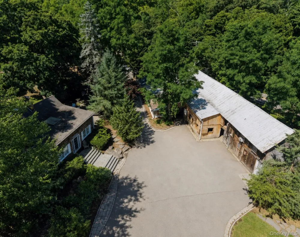 386 Bread And Cheese Hollow Road Northport, NY 11768