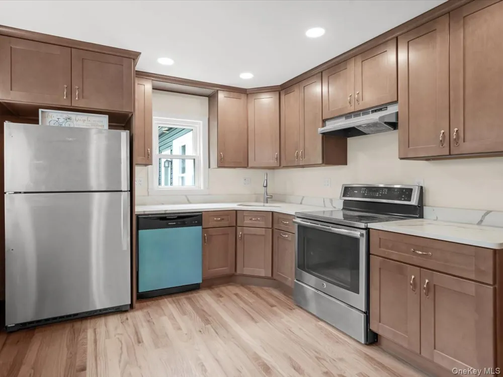 198 Canterbury Lynbrook, NY 11563