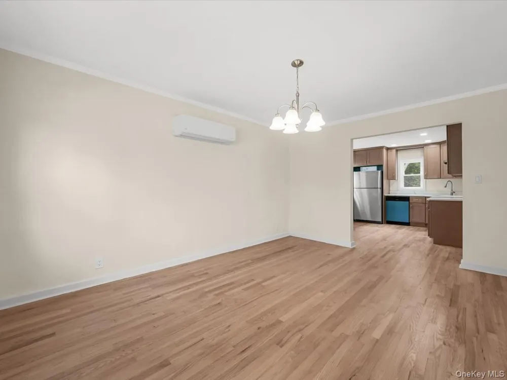 198 Canterbury Lynbrook, NY 11563