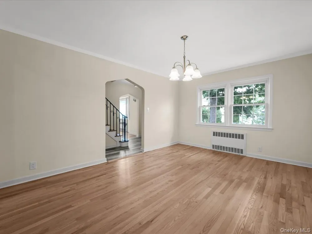 198 Canterbury Lynbrook, NY 11563