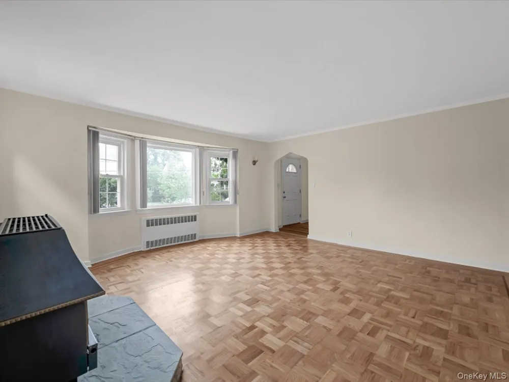 198 Canterbury Lynbrook, NY 11563