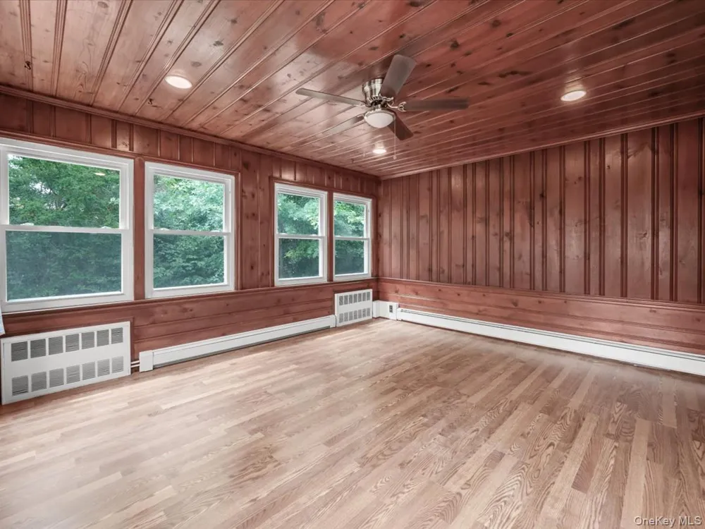 198 Canterbury Lynbrook, NY 11563