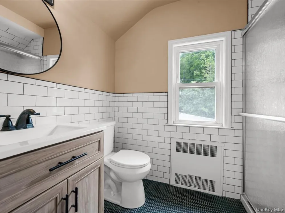 198 Canterbury Lynbrook, NY 11563