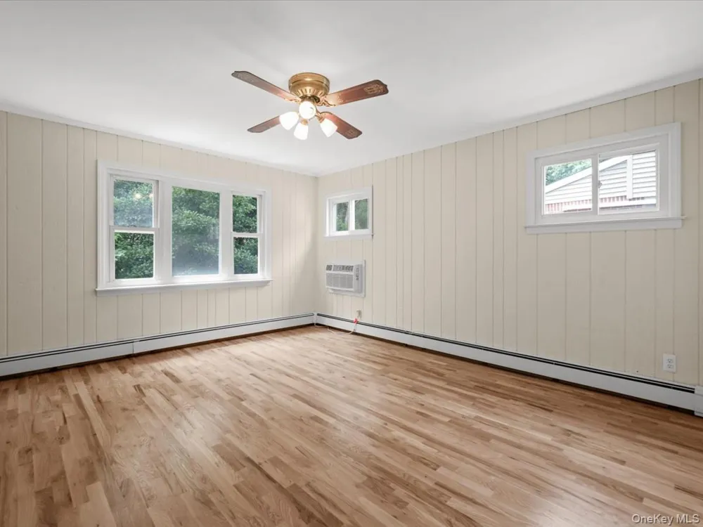 198 Canterbury Lynbrook, NY 11563