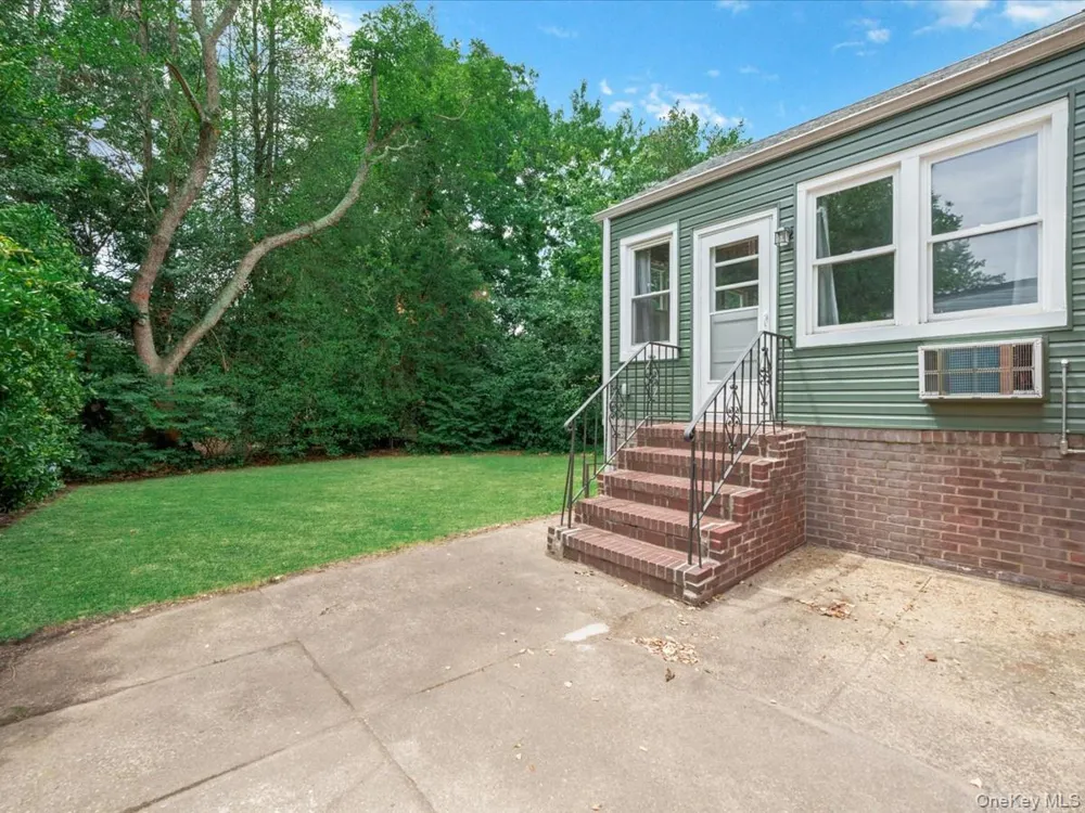 198 Canterbury Lynbrook, NY 11563