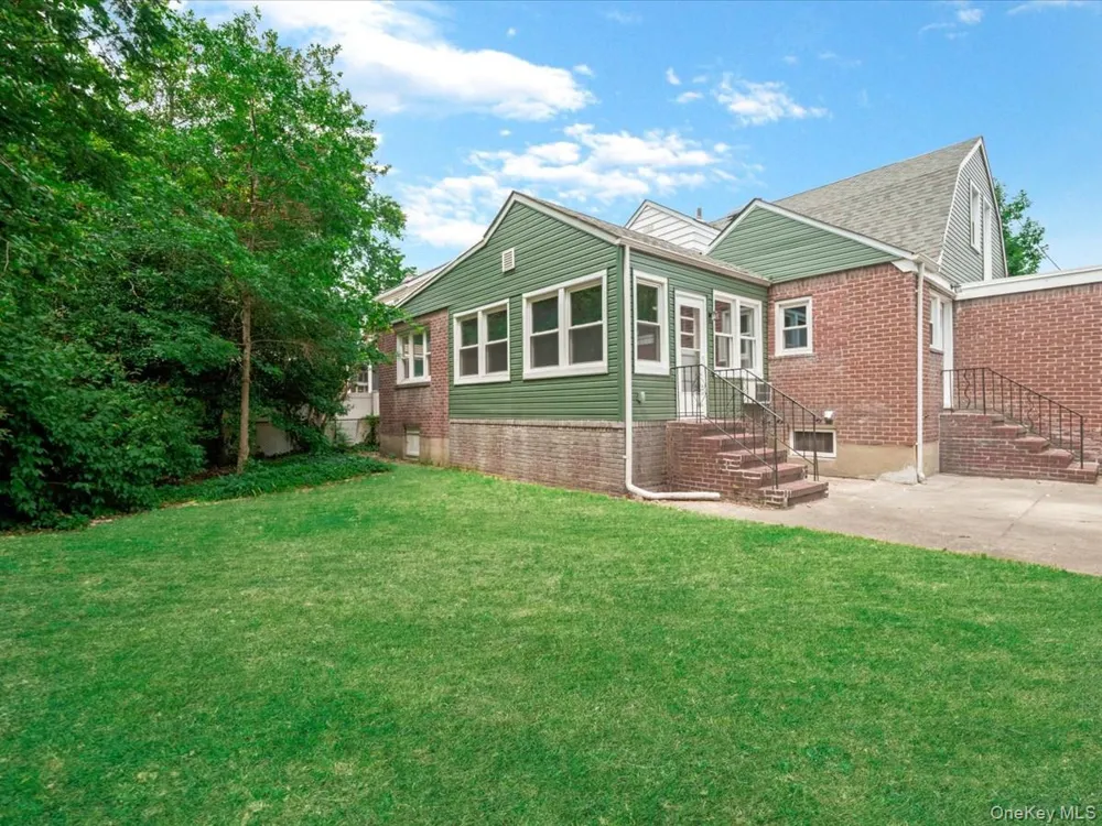 198 Canterbury Lynbrook, NY 11563
