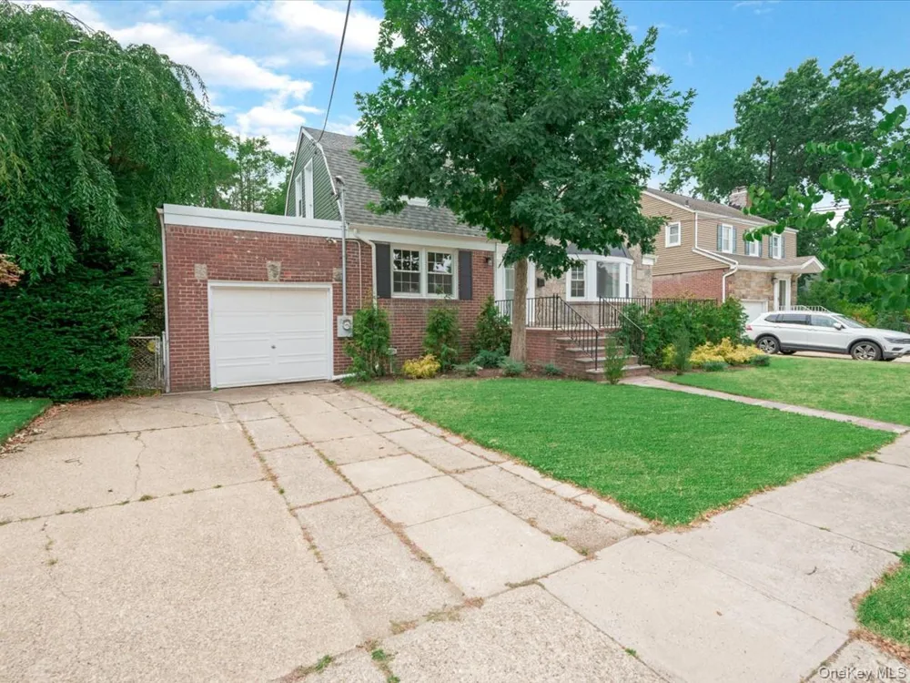 198 Canterbury Lynbrook, NY 11563