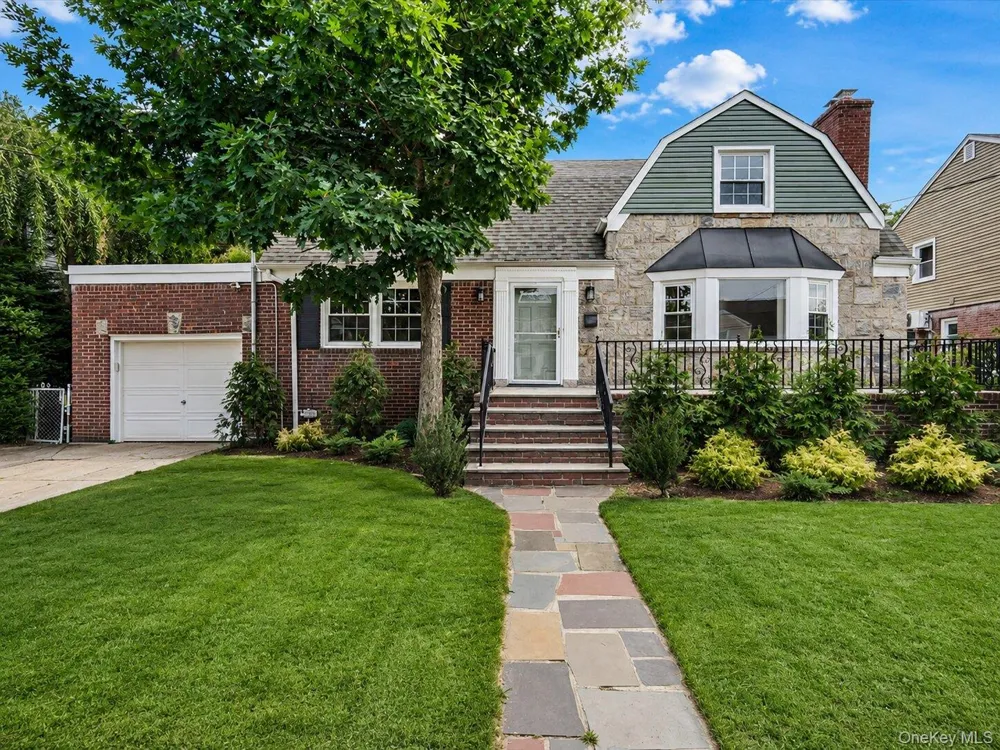 198 Canterbury Lynbrook, NY 11563