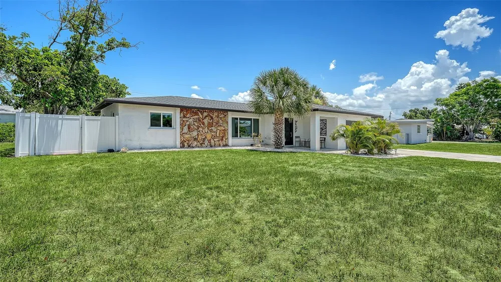 1302 MANGO AVENUE Venice, FL 34285